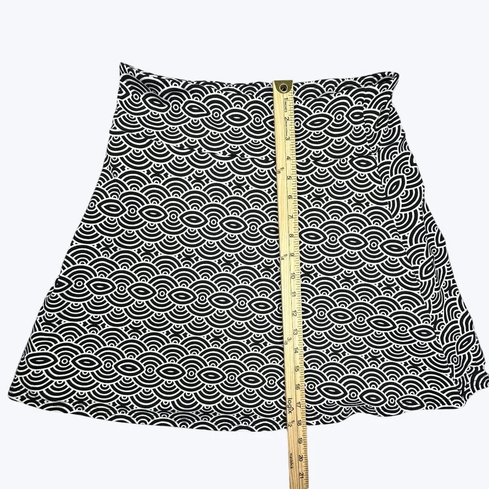 Soybu Athletic Skirt Size Medium Black and white‎ color way stretch pull on